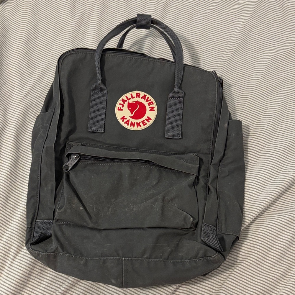 Fjallraven Everyday Outdoor Backpack in Super Grey